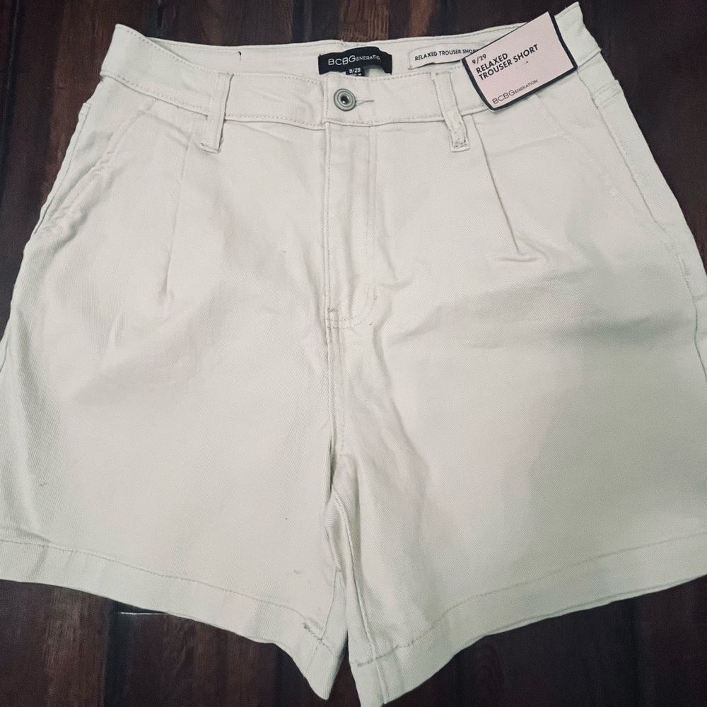 BCBGeneration Women's Cream Shorts size 9/29